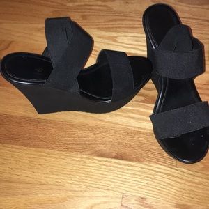 Black OTBT-like wedges